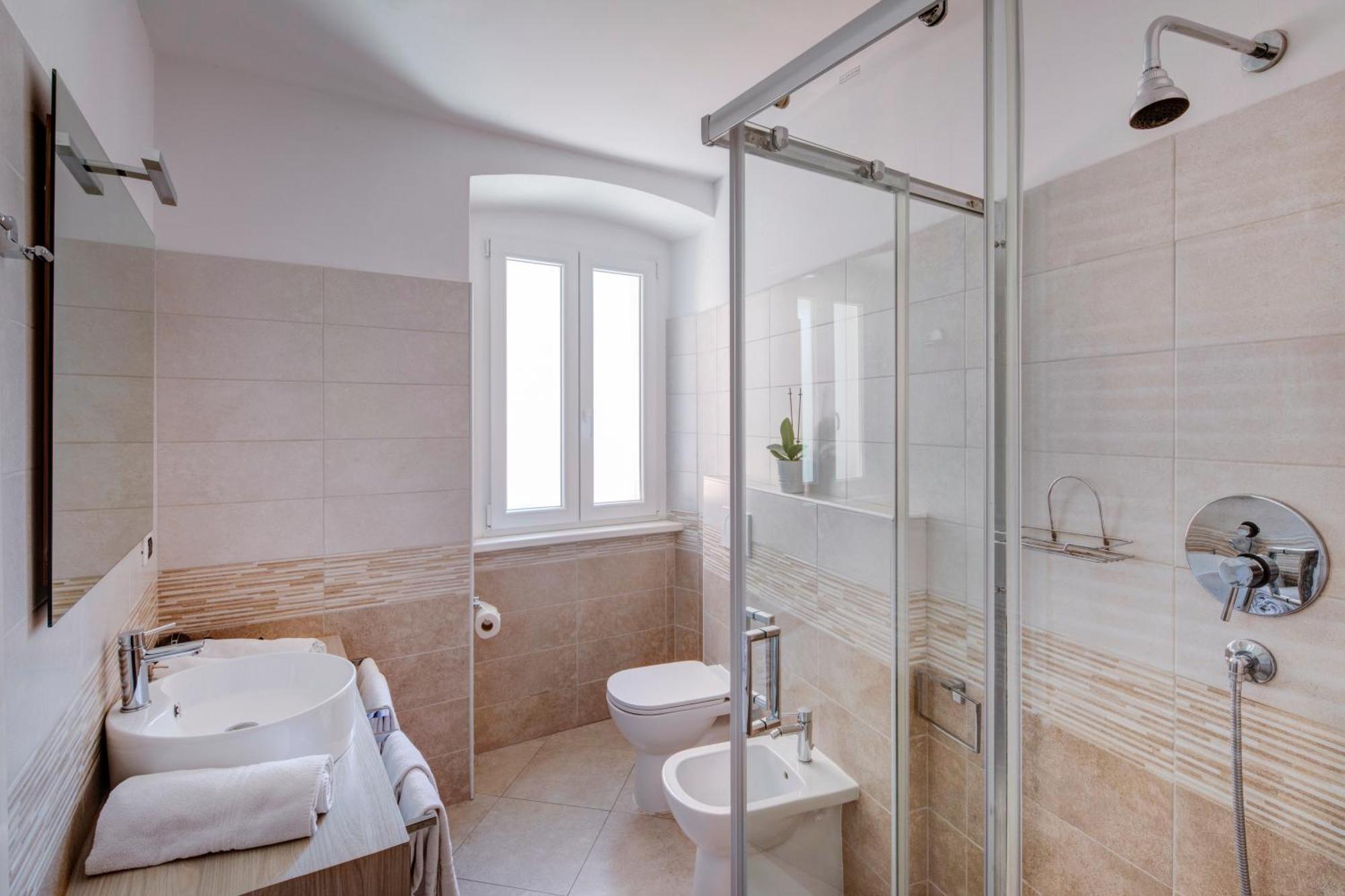 Le Bicocche Di Joyce - Luxury And Parking Nearby Apartamento Trieste Exterior foto
