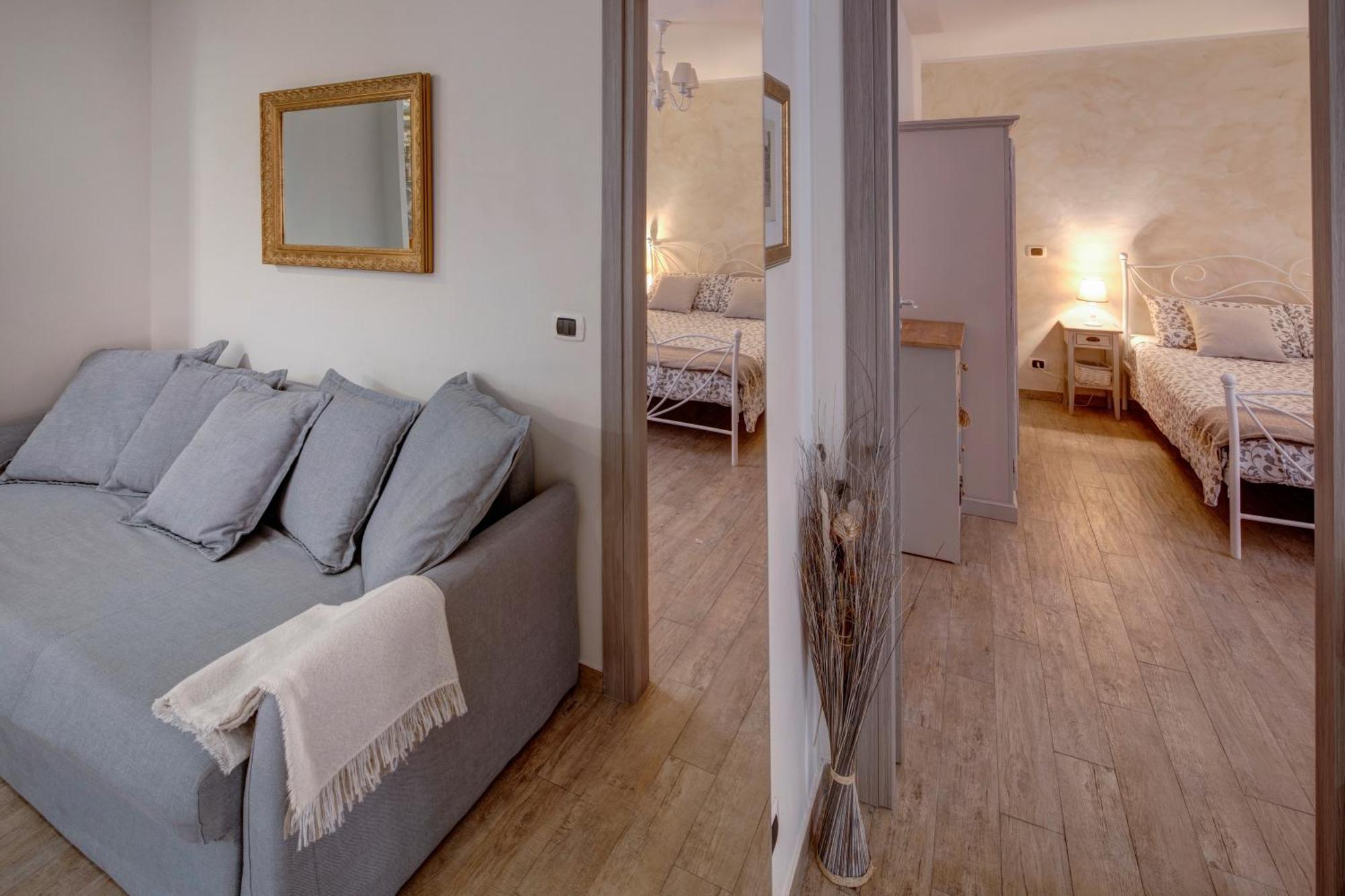 Le Bicocche Di Joyce - Luxury And Parking Nearby Apartamento Trieste Exterior foto