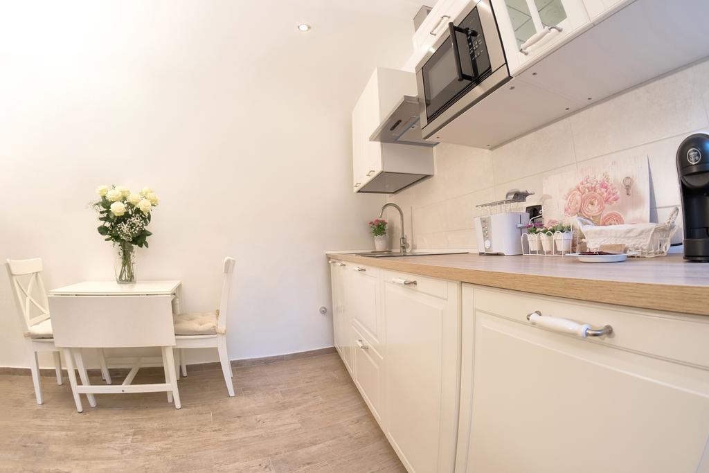 Le Bicocche Di Joyce - Luxury And Parking Nearby Apartamento Trieste Exterior foto
